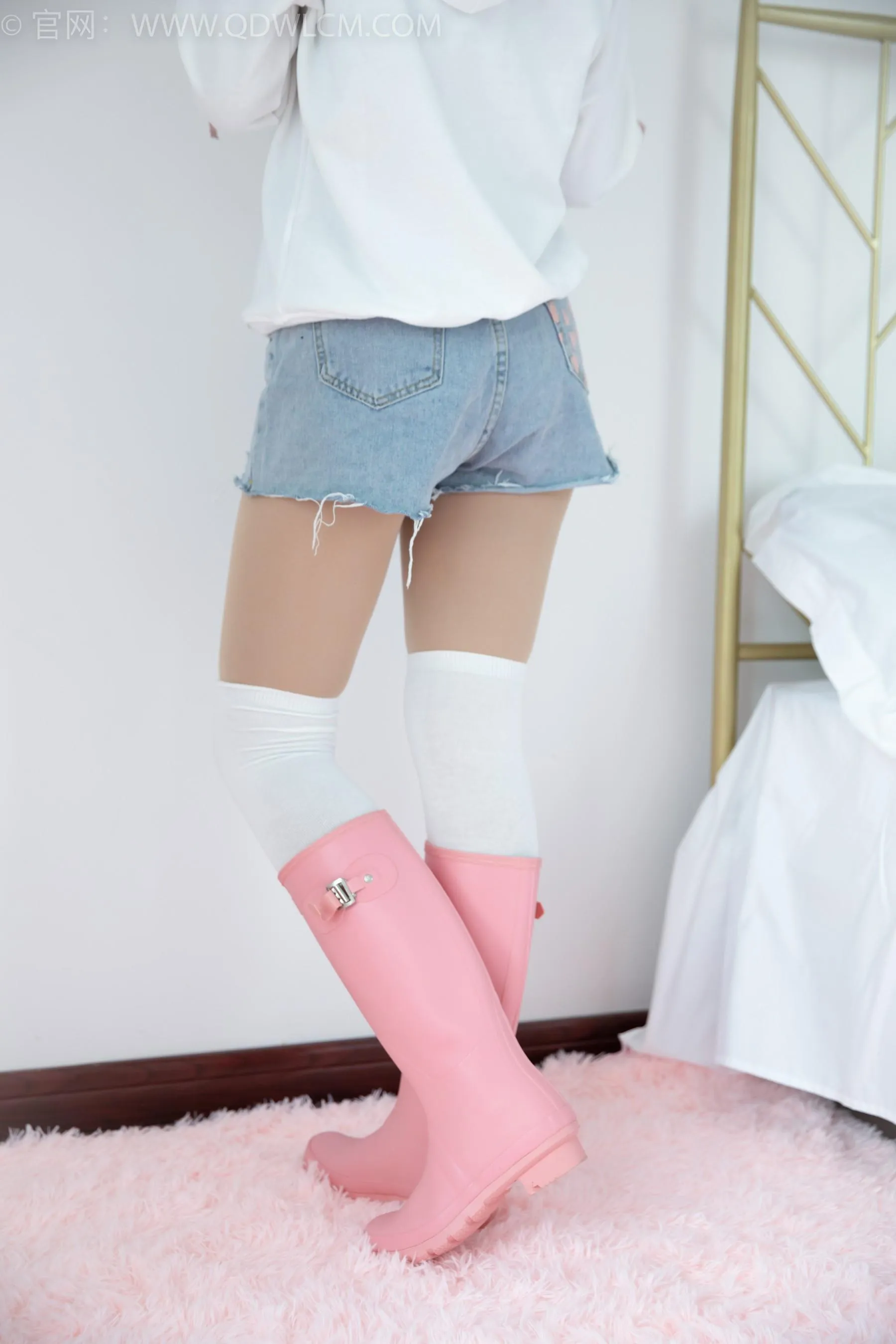 物恋传媒 NO.1509 婷婷-黑色的花 [162P]插图3